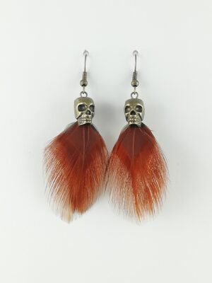 Boucles d'oreilles en plumes de coq Brahma et tête de mort