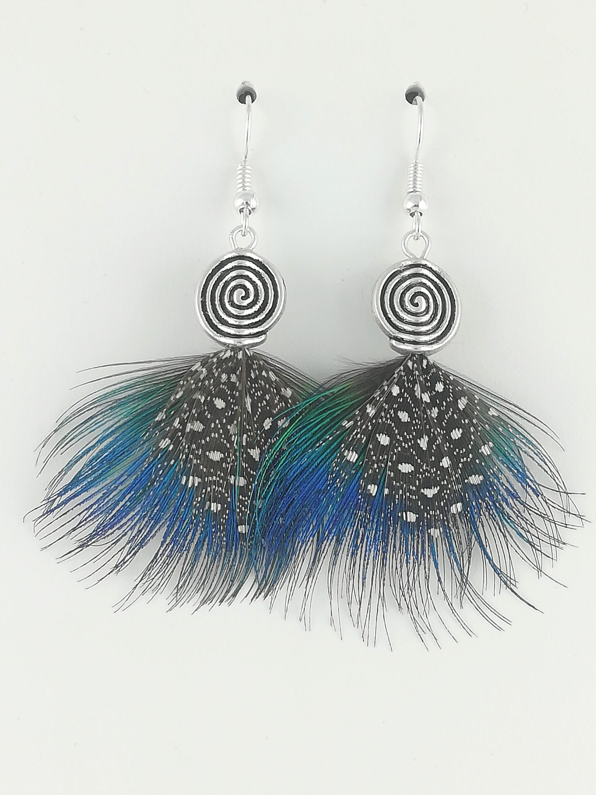 Boucles d’oreilles en plumes de paon et plumes de pintade
