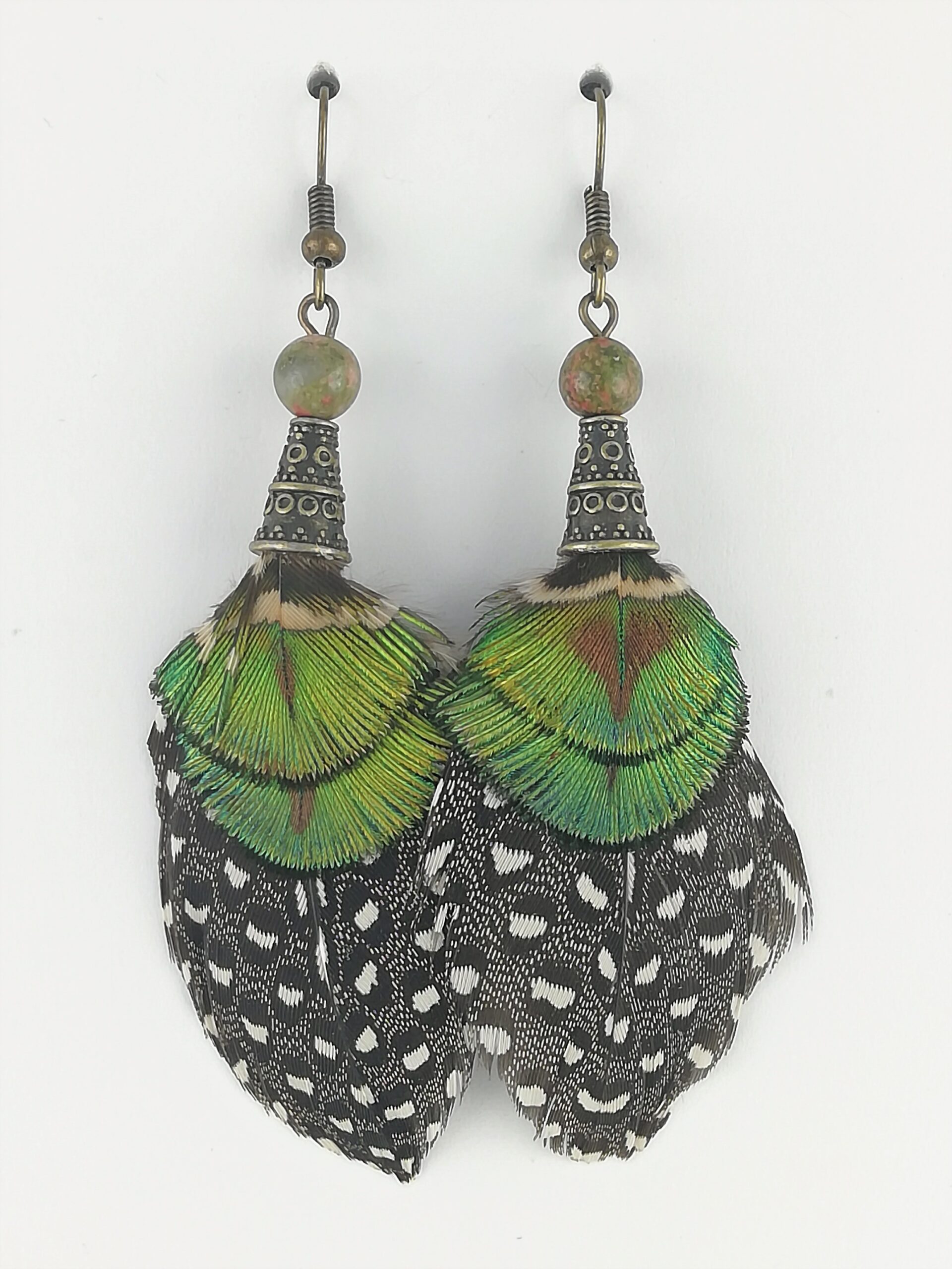 Boucles d’oreilles en plumes de paon et plumes de pintade