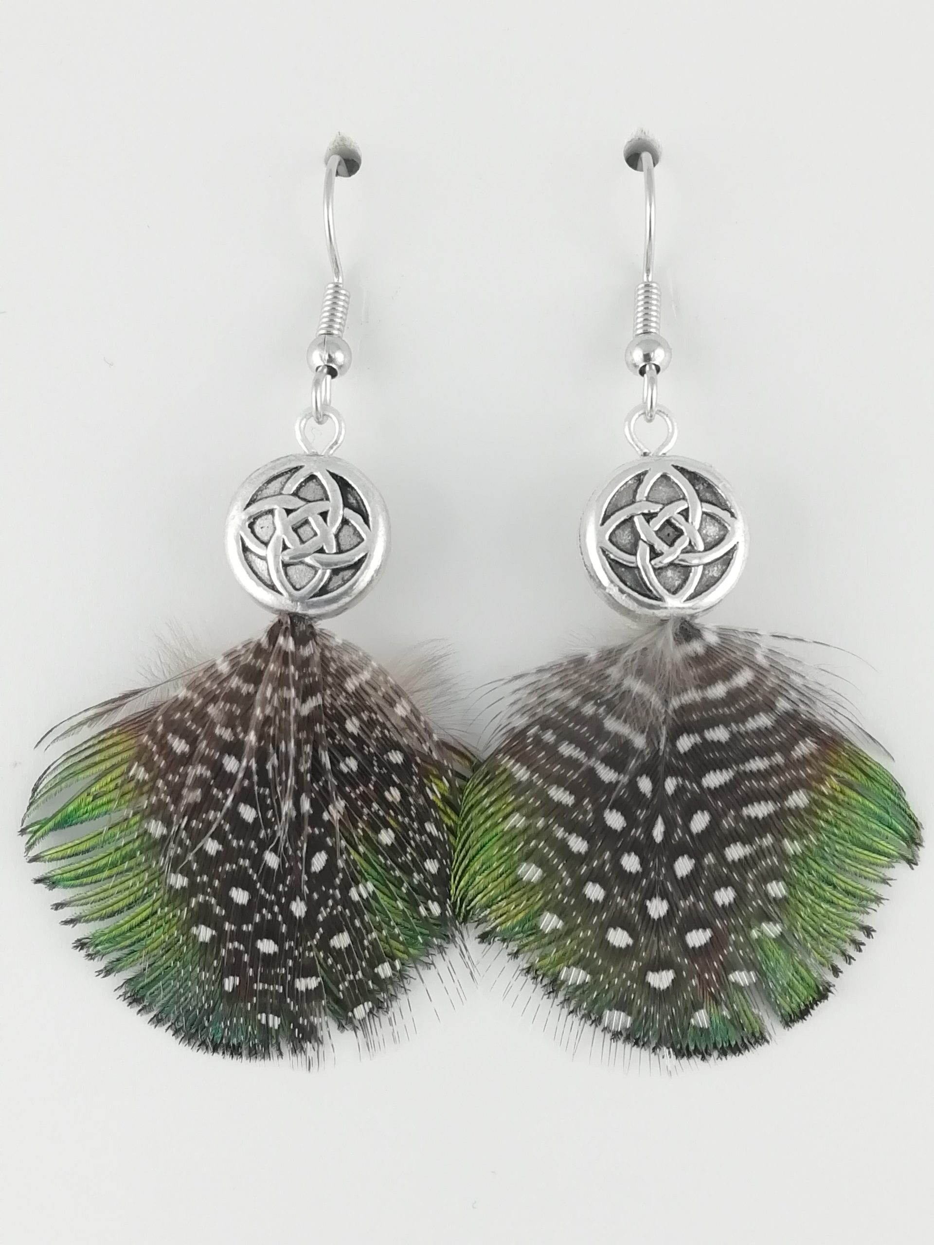 Boucles d’oreilles en plumes de paon et plumes de pintade