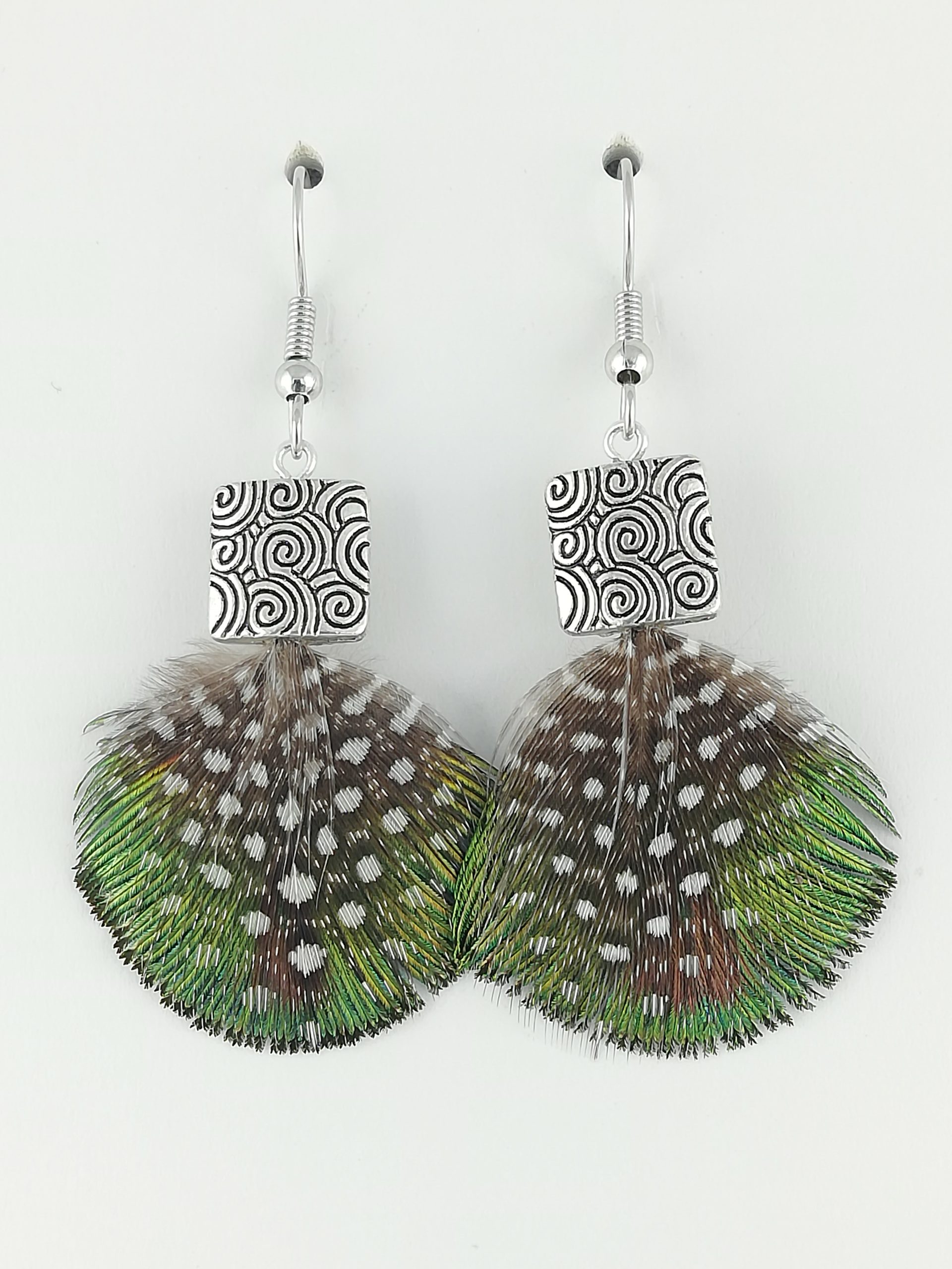 Boucles d’oreilles en plumes de paon et plumes de pintade