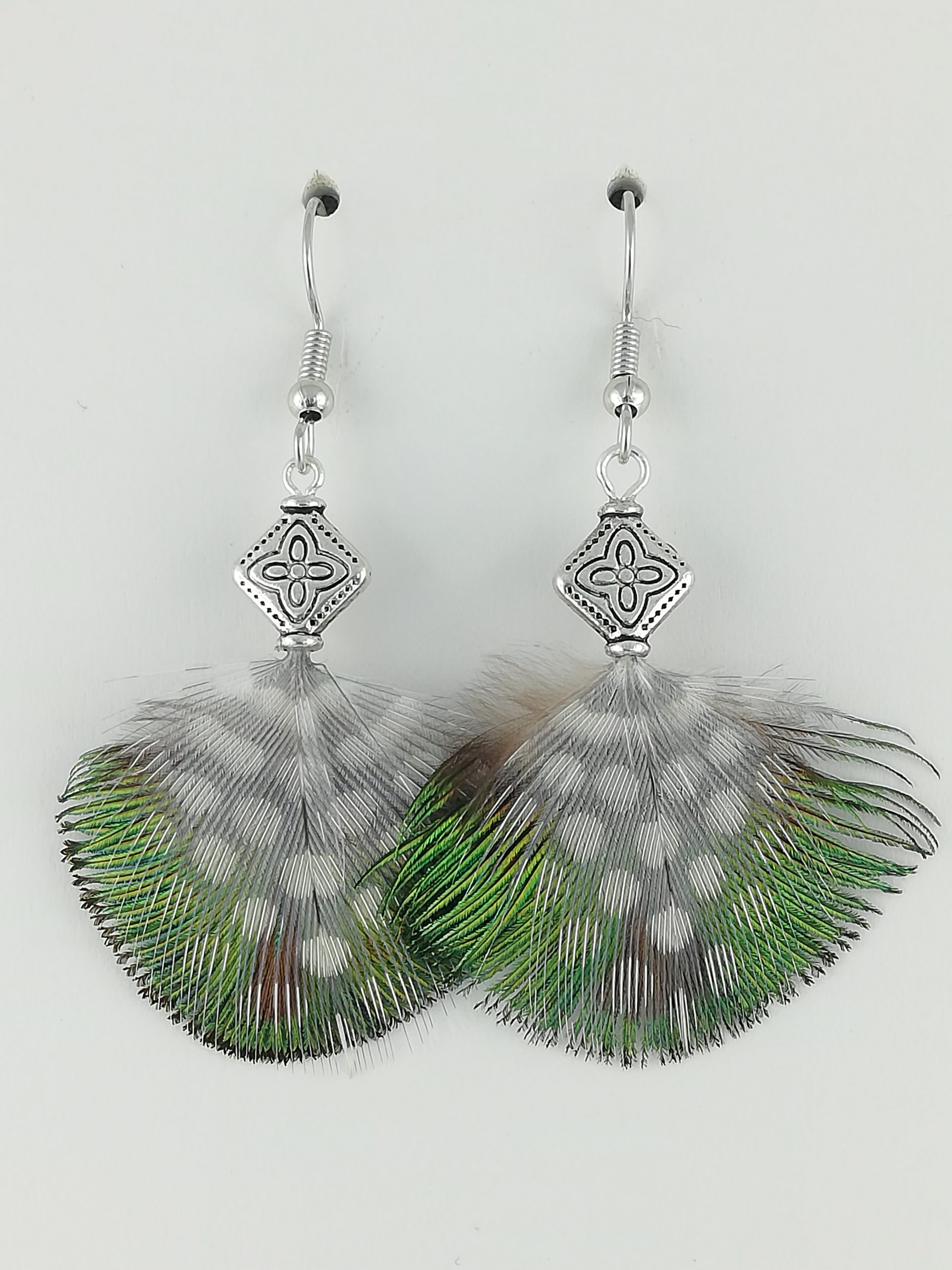 Boucles d’oreilles en plumes de paon et plumes de pintade bleue