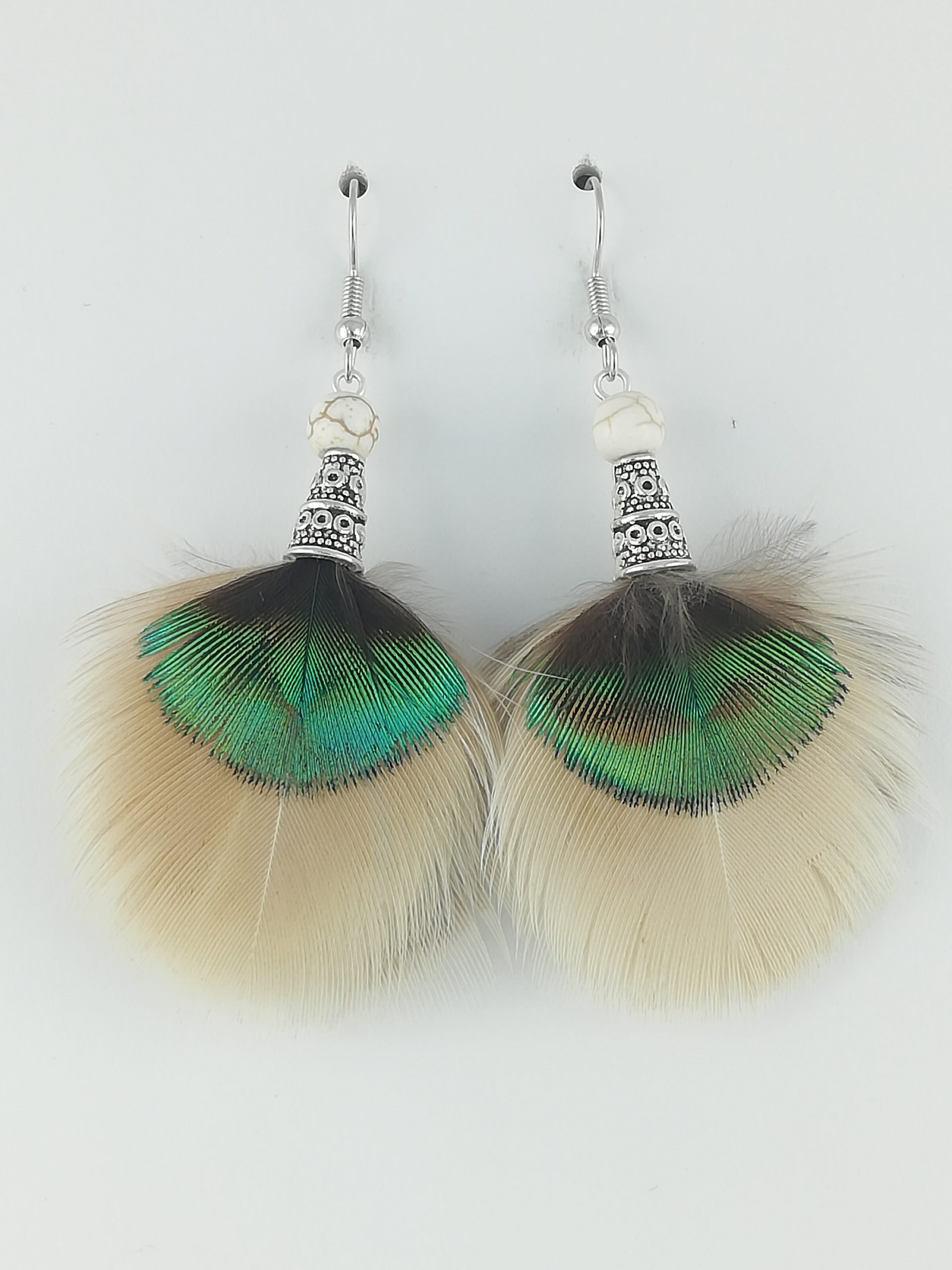 Boucles d'oreilles avec plumes de paonne et plumes de paon