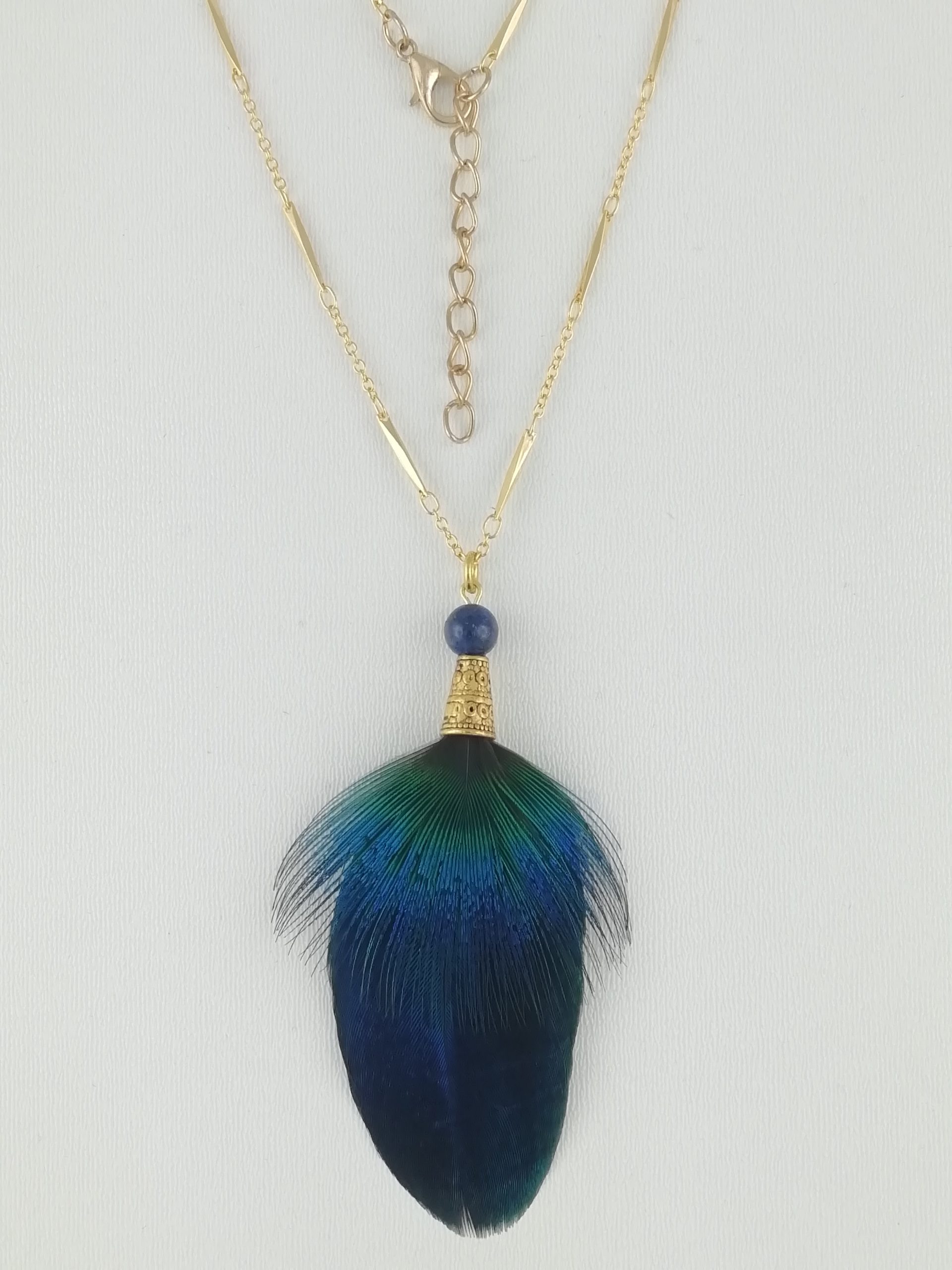 Collier en plumes de paon
